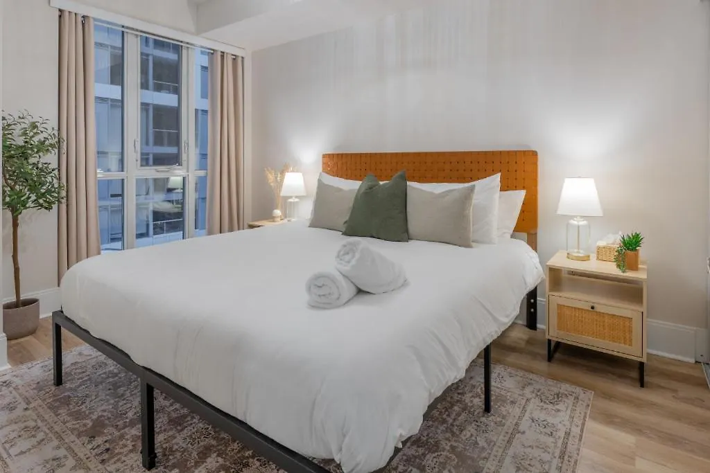 Apartment Toronto Entertainment District - King Bed Condo - Close To Core - Dome - Scotiabank - Cne - Fort York - Near King St W