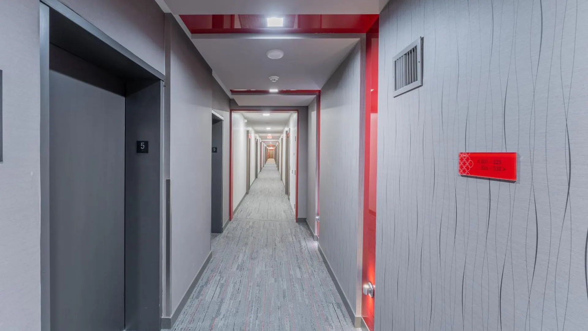 Toronto Entertainment District - King Bed Condo - Close To Core - Dome - Scotiabank - Cne - Fort York - Near King St W 0*,  Canada
