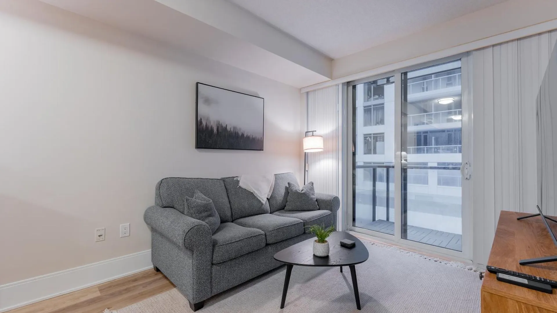 Toronto Entertainment District - King Bed Condo - Close To Core - Dome - Scotiabank - Cne - Fort York - Near King St W Apartment