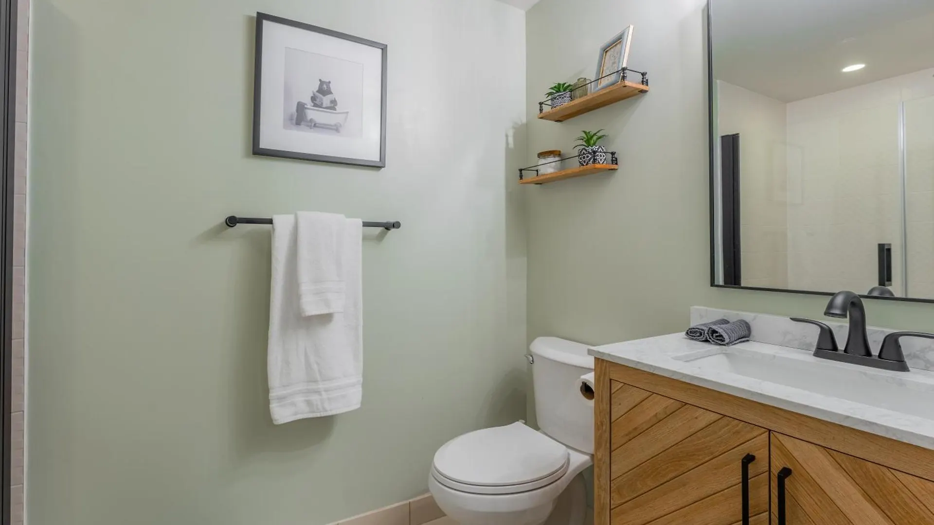 Apartment Toronto Entertainment District - King Bed Condo - Close To Core - Dome - Scotiabank - Cne - Fort York - Near King St W Canada