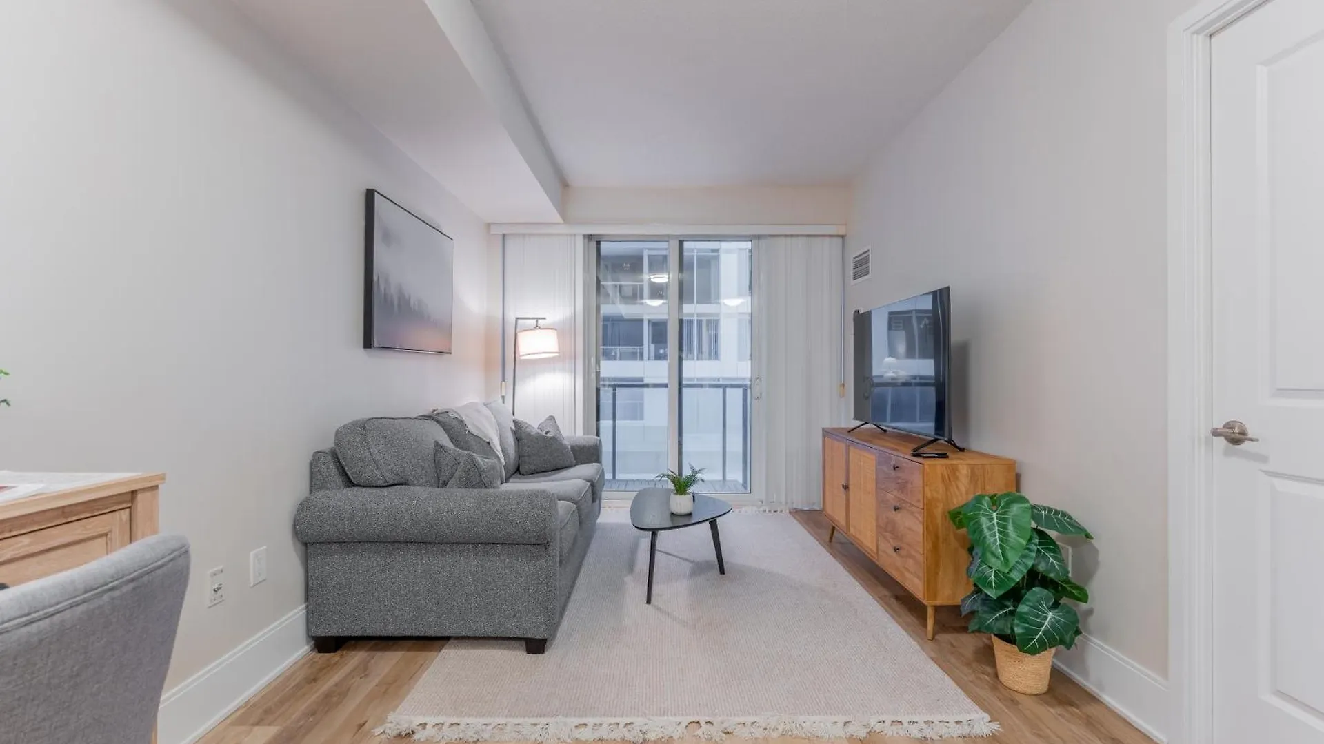 Apartment Toronto Entertainment District - King Bed Condo - Close To Core - Dome - Scotiabank - Cne - Fort York - Near King St W Canada