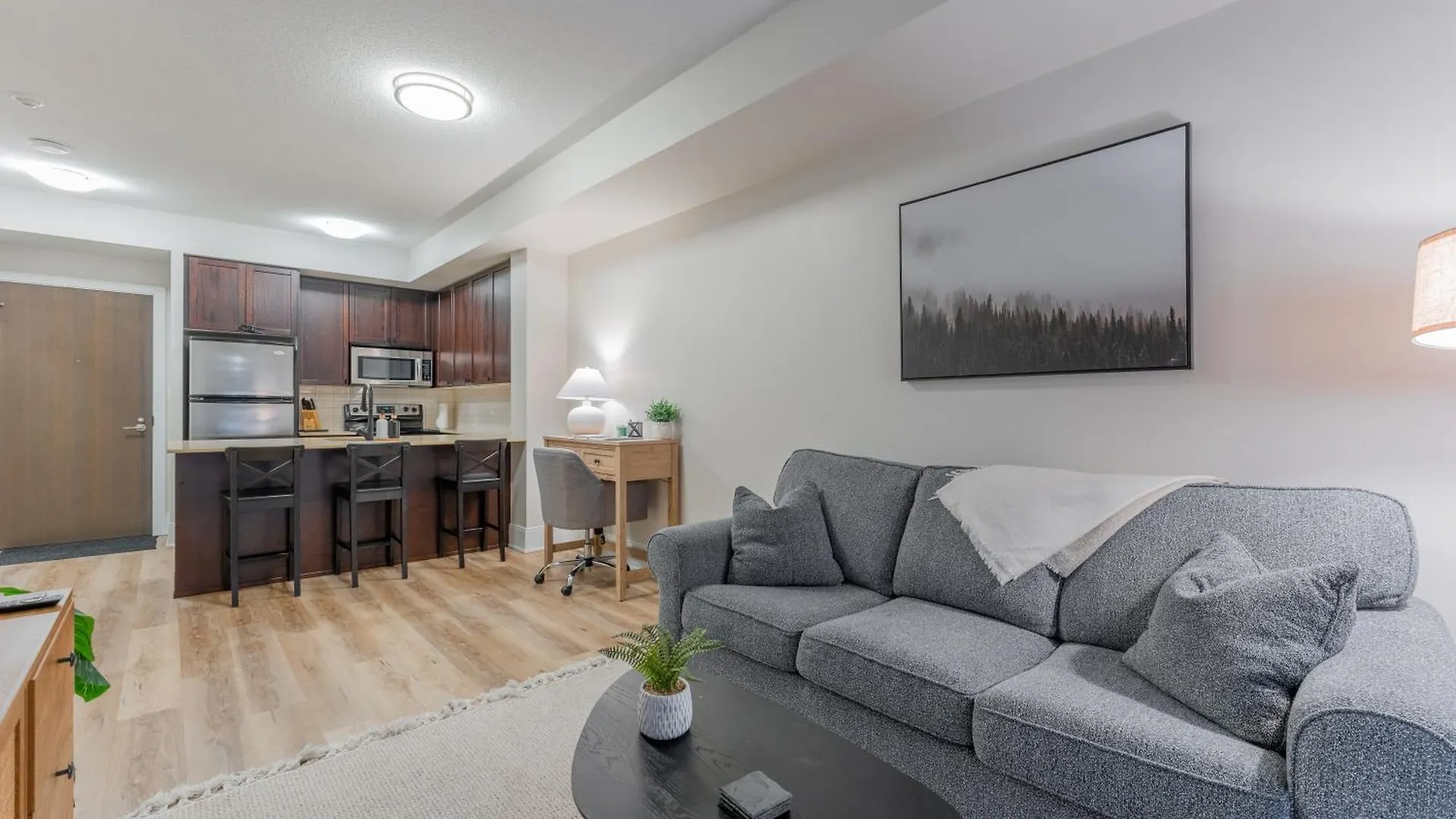 Toronto Entertainment District - King Bed Condo - Close To Core - Dome - Scotiabank - Cne - Fort York - Near King St W