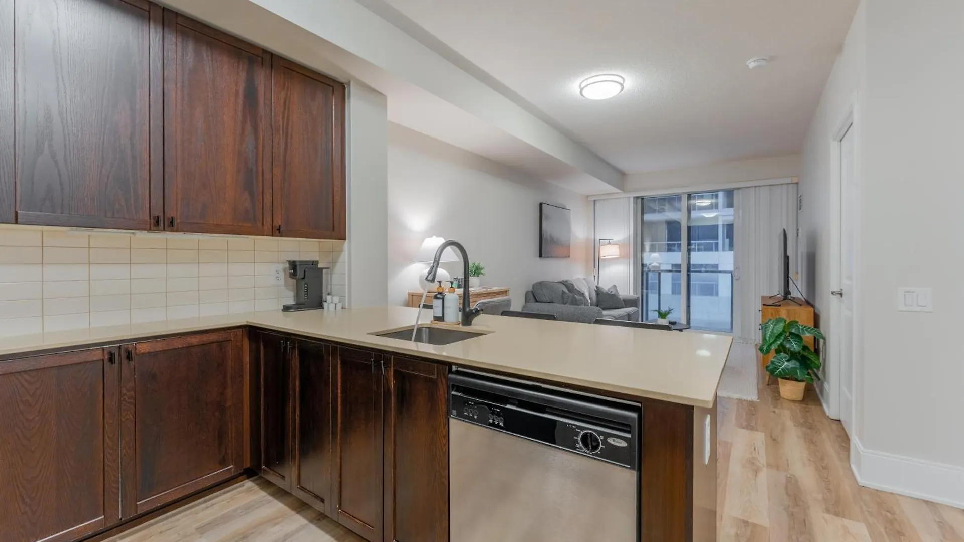 Apartment Toronto Entertainment District - King Bed Condo - Close To Core - Dome - Scotiabank - Cne - Fort York - Near King St W