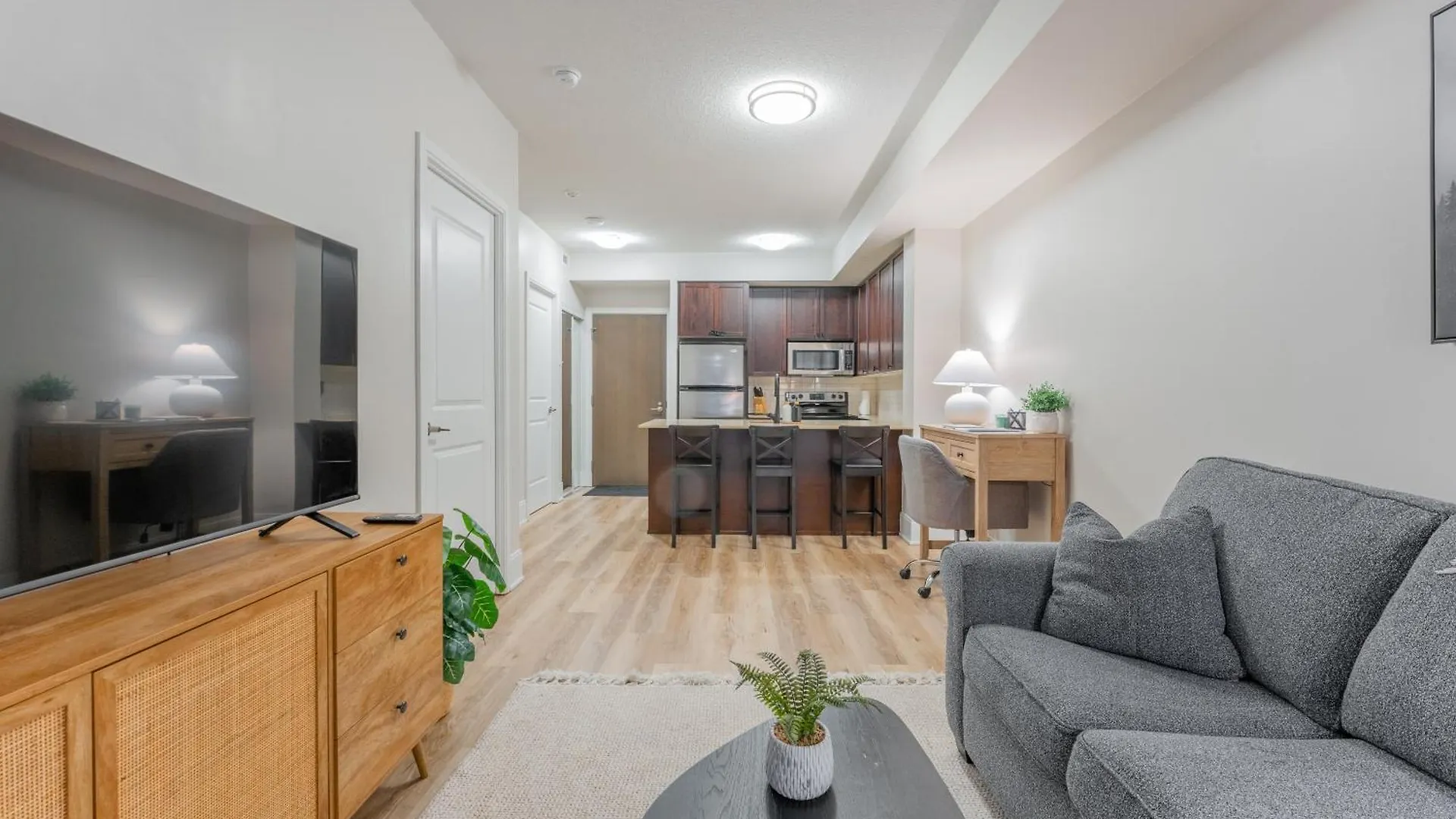 Toronto Entertainment District - King Bed Condo - Close To Core - Dome - Scotiabank - Cne - Fort York - Near King St W Apartment