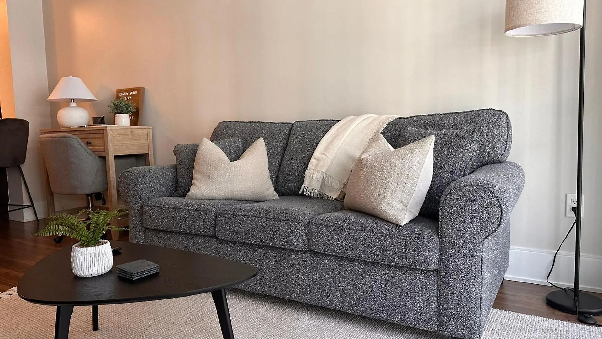 Toronto Entertainment District - King Bed Condo - Close To Core - Dome - Scotiabank - Cne - Fort York - Near King St W 0*,  Canada