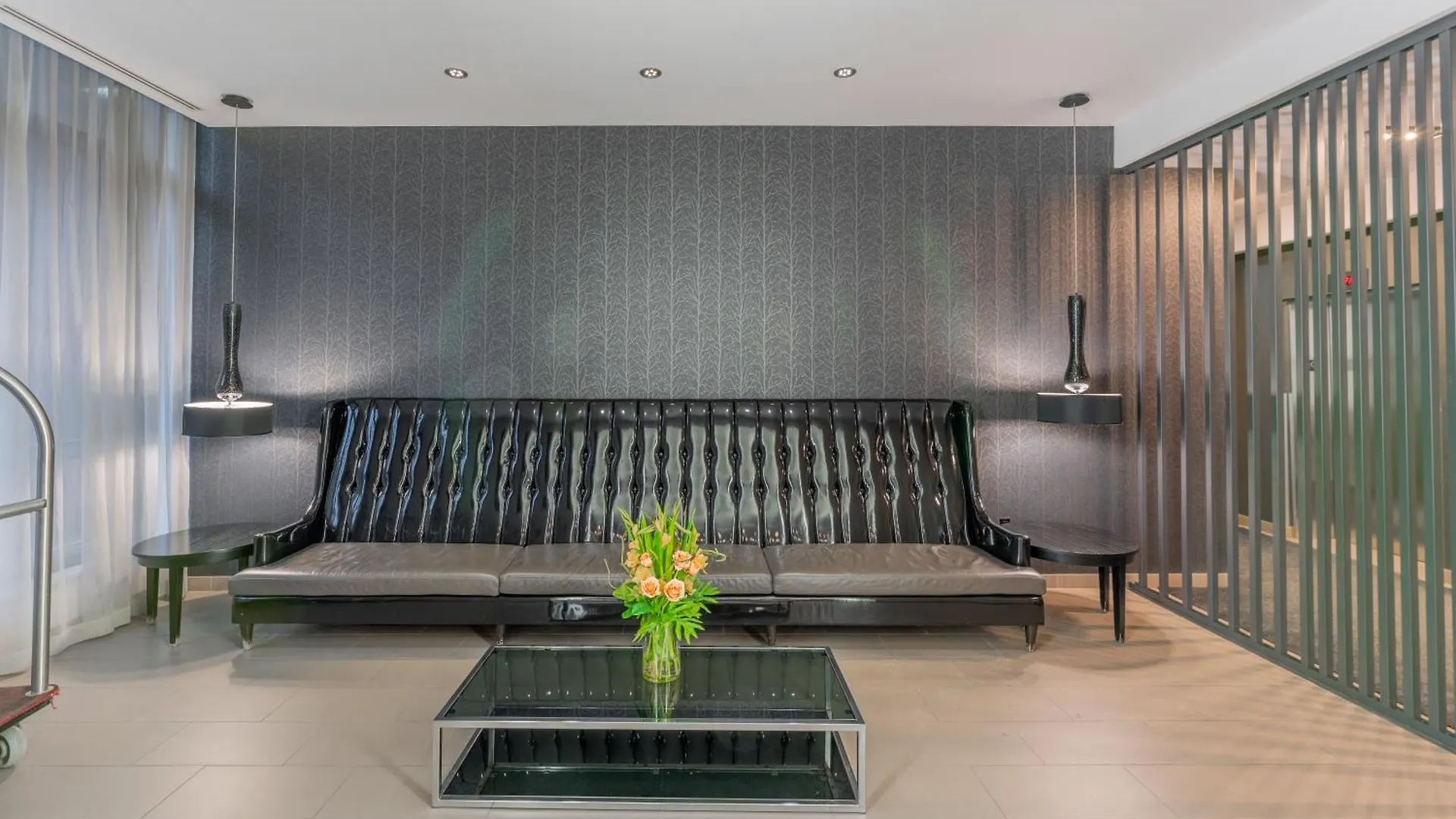 Toronto Entertainment District - King Bed Condo - Close To Core - Dome - Scotiabank - Cne - Fort York - Near King St W 0*,